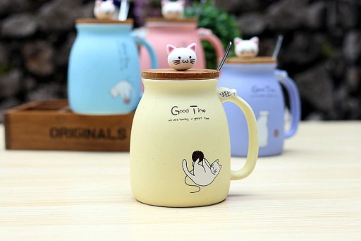 Mug en céramique avec couvercle et cuillère J2547