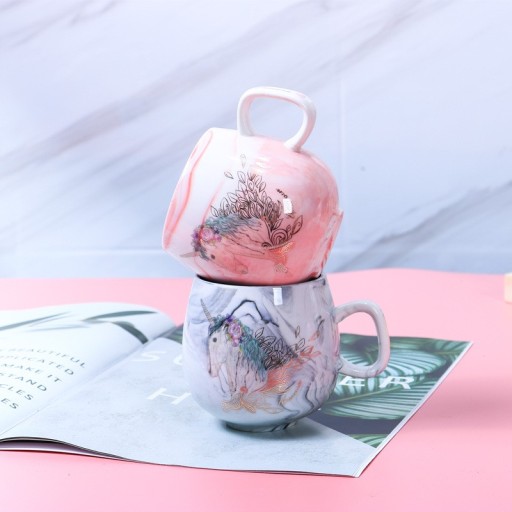 Mug marbré avec licorne