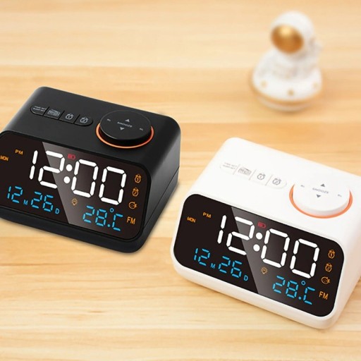 Multifunktionelt LED-vækkeur med FM-radio 11,3 x 8,6 x 7,15 cm Temperatur Luftfugtighed USB-strømforsyning 2 alarmer Stemmeaktiveret vækning Justerbar lysstyrke