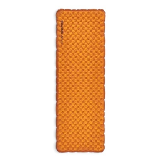 Nafukovacia karimatka 183 x 64 x 8 cm R-hodnota 5,8 Rozšírené prevedenie Vodotesný povrch Do -20 °C Zbalená 13 x 20 cm S nafukovacím vakom
