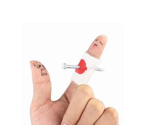 Nagel door de vinger