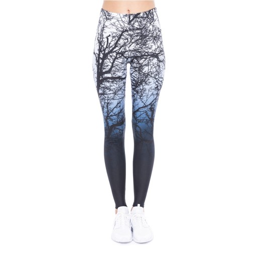 Naisten 3D-leggingsit puilla