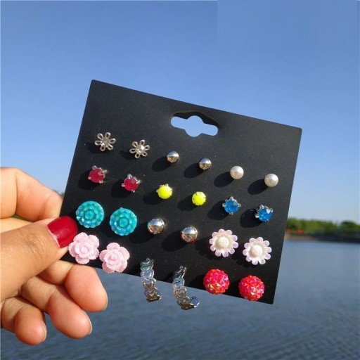 Naisten nappikorvakorut 12 paria G1319