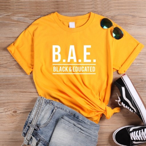 Naisten t-paita, jossa printti A1304