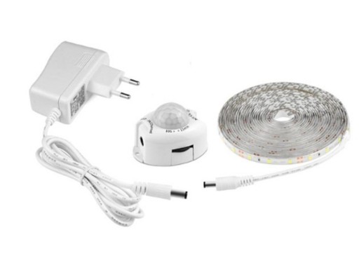 Nočný senzor s detekciou pohybu a LED pásikmi J1401