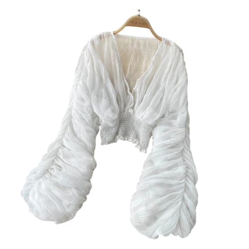 Női blúz mély nyakkivágással és puffos ujjakkal. Fodros felsőrész gumis derekú. Elegáns blúz nyárra a városba és buliba.