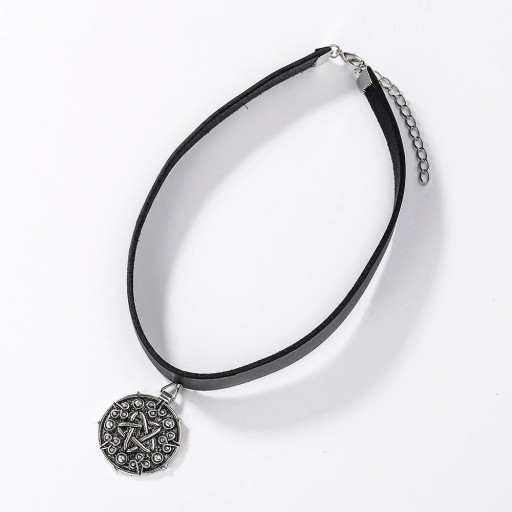 Női bőr choker nyaklánc medállal