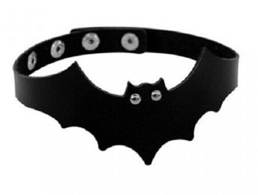 Női choker denevérrel