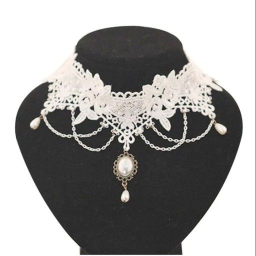Női csipkés choker nyaklánc medállal és láncokkal, csipke fehér elegáns nyakdísz társasági viselethez