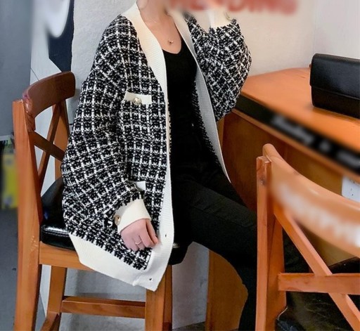 Női kockás pulóver gombokkal