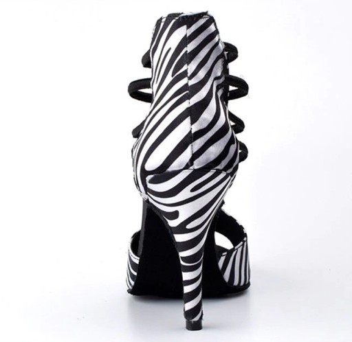 Női körömcipő zebra mintával