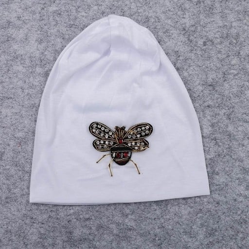 Női vékony beanie sapka díszes méhecske hímzéssel gyöngyökből és csillogó kövekből Anyaga poliészter és pamut Univerzális méret
