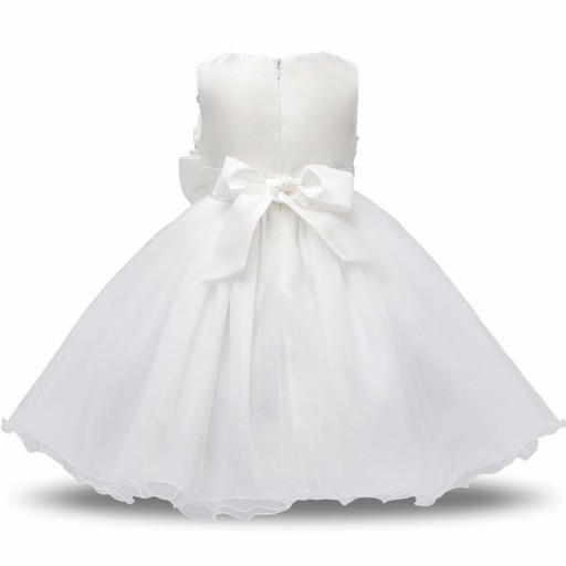 Nowoczesna sukienka dziewczyny - biała