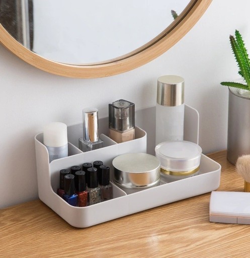 Organizator din plastic pentru produse cosmetice