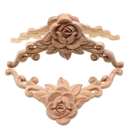 Ornamento in legno con rosa