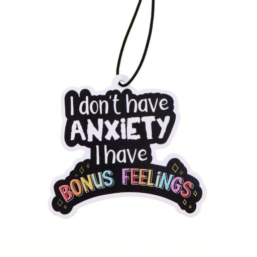 Osvěžovač vzduchu do auta závěsný s citací „I don’t have anxiety I have bonus feelings“ černý přívěsek dekorace interiéru