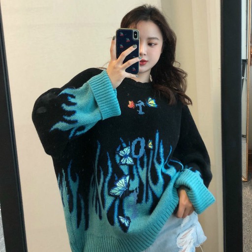 Oversized sweater til kvinder med flammer og sommerfugle