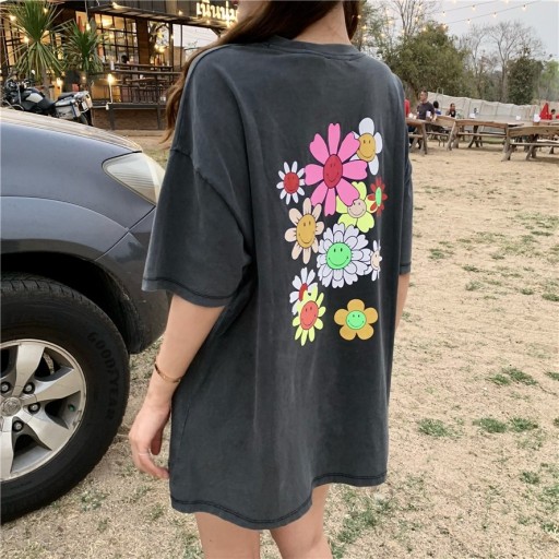 Oversized T-shirt för kvinnor med blommor