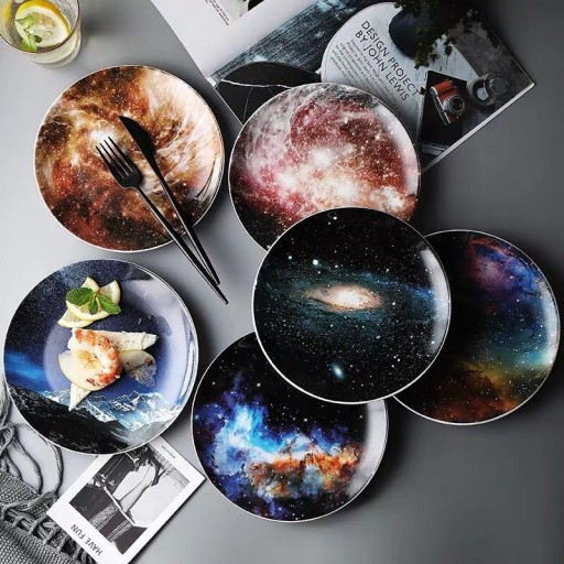 Ozdobný tanier vesmír