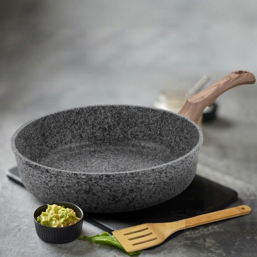 Padella con coperchio e superficie in marmo