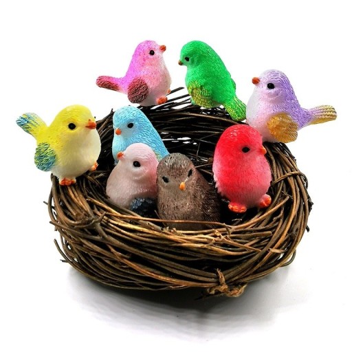 Pájaros decorativos con nido