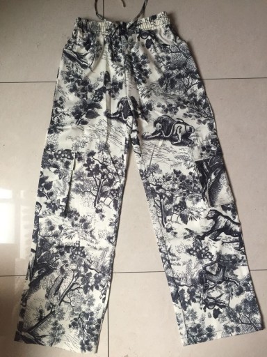 Pantalones estampados de mujer