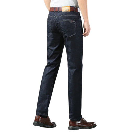 Pantaloni bărbătești din denim elastic, drepți. Blugi slim fit cu închidere clasică. Pantaloni eleganți și confortabili pentru purtare zilnică.