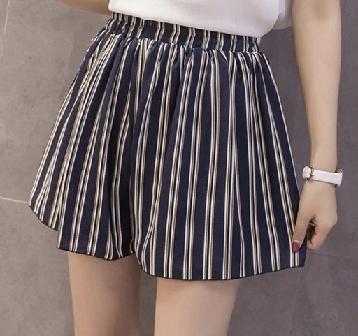 Pantaloni Corti A Righe Da Donna