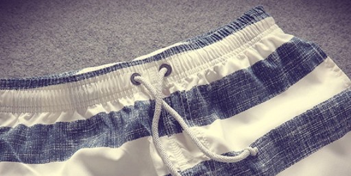 Pantaloni corti a righe da uomo