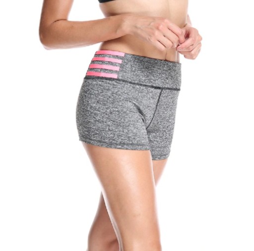 Pantaloni corti da donna con strisce