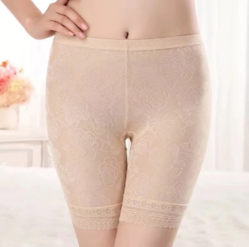 Pantaloni Corti In Pizzo Da Donna - Taglie Forti