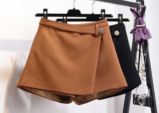 Pantaloni corti stilosi da donna B1