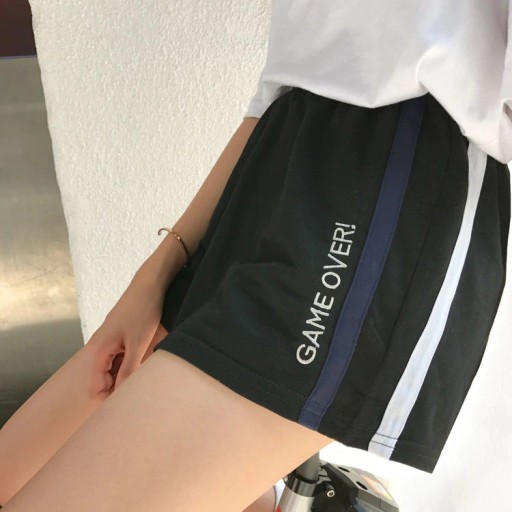 Pantaloni corti stilosi da donna B2