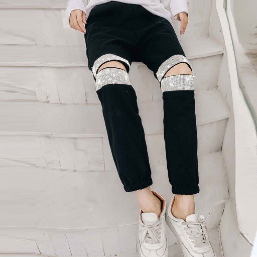 Pantaloni da donna con strappi