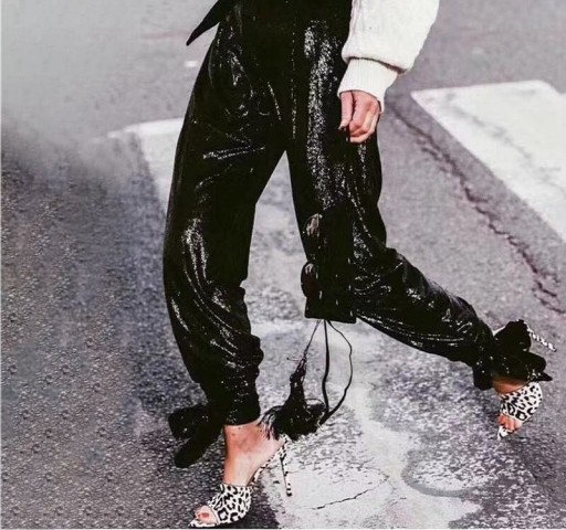 Pantaloni neri da donna con paillettes