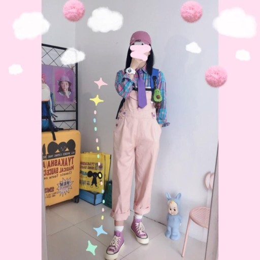 Pantaloni rosa da donna con bretelle