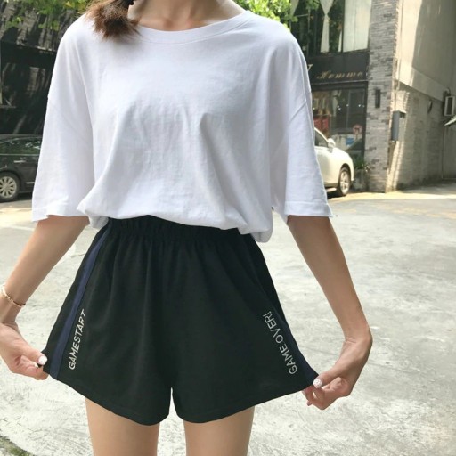 Pantaloni scurți elegant de damă B2