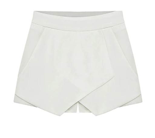 Pantaloni scurți pentru femei într-un design interesant
