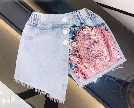 Pantaloni scurți pentru fete N679