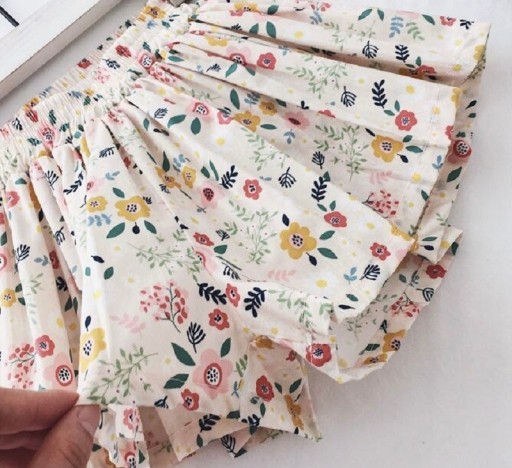 Pantaloni scurți pentru fete N681