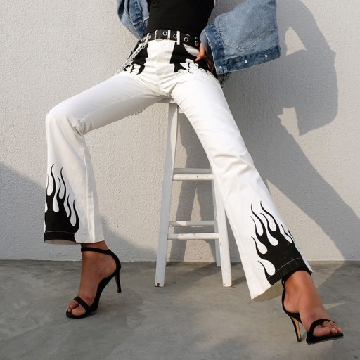 Pantalons blancs pour femmes avec des flammes