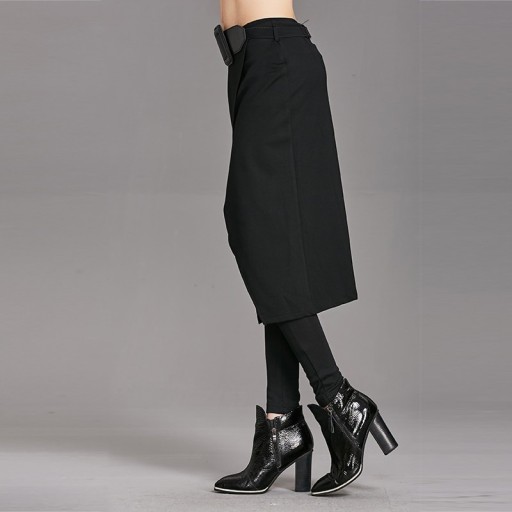 Pantalons noirs pour femmes avec jupe