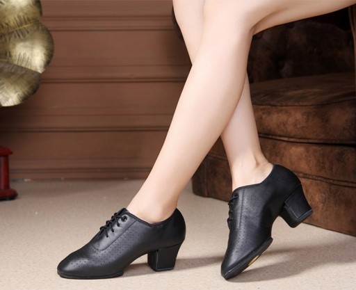 Pantofi de dans din piele pentru femei