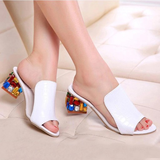 Pantoufles élégantes pour femmes à talons