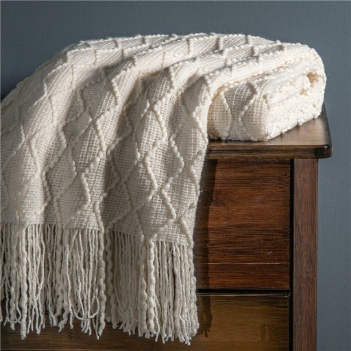 Patura tricotata cu ciucuri 130 x 200 cm