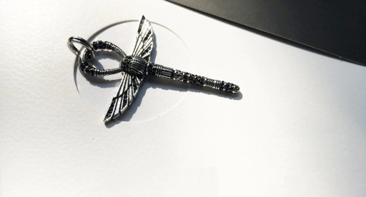 Pendente cruz com asas