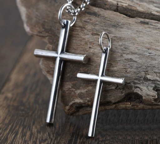 Pendente de cruz masculino