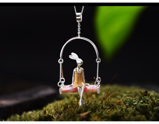 Pendentif en argent pour femme Lapin sur balançoire