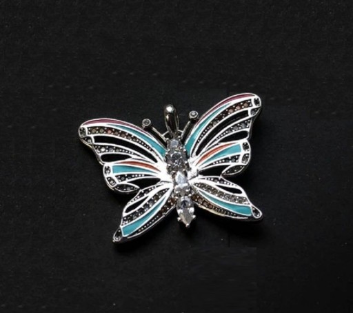 Pendentif femme papillon