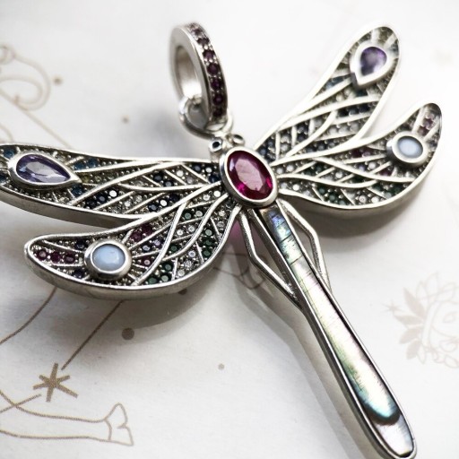 Pendentif pour femme avec libellule
